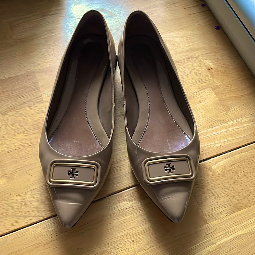 Tory Burch Women's Taupe patten leather shoes, size 7.5, narrow toe
